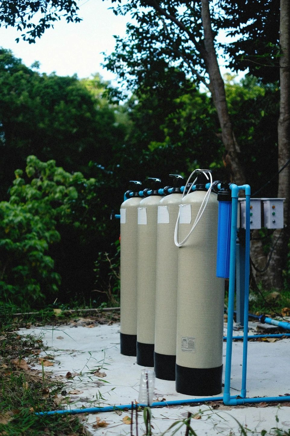 a row of water tanks sitting next to each other